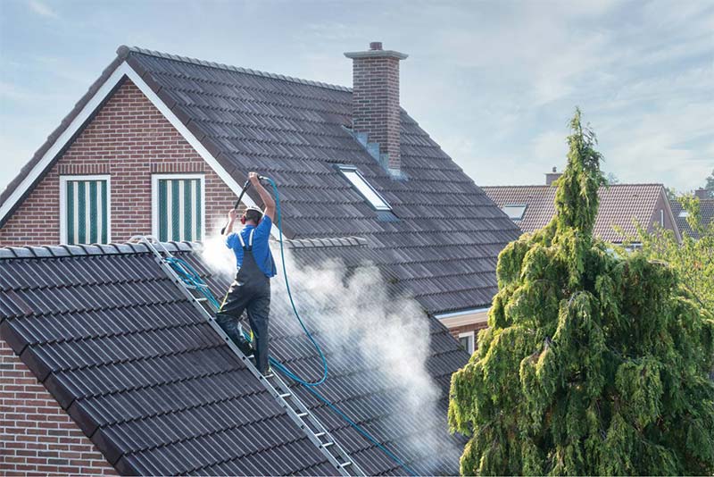 Nettoyage toiture - SAFE TOITURE artisan couvreur en Belgique : Région Flamande, Wallonne, Bruxelles ... : Nettoyage toiture, démoussage anti mousse toit. Traitement peinture hydrofuge toiture. Intervention en Belgique : Région Flamande, Wallonne, Bruxelles ...